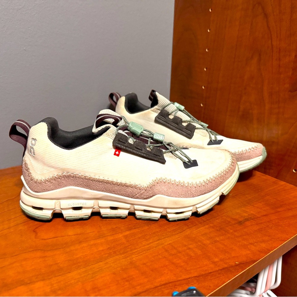 On Running sneakers (sz women’s 8.5)